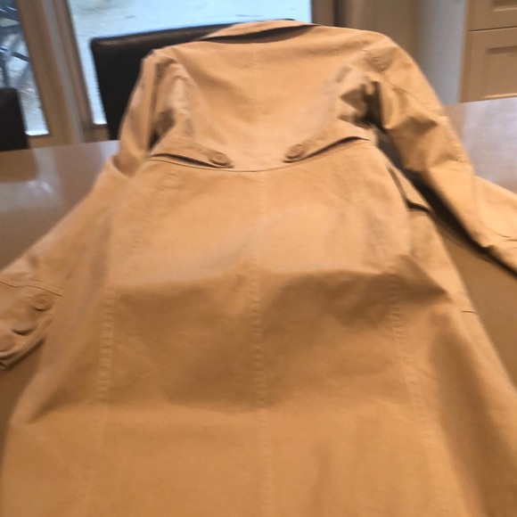 Beautiful Teint trench coat - Picture 4 of 7